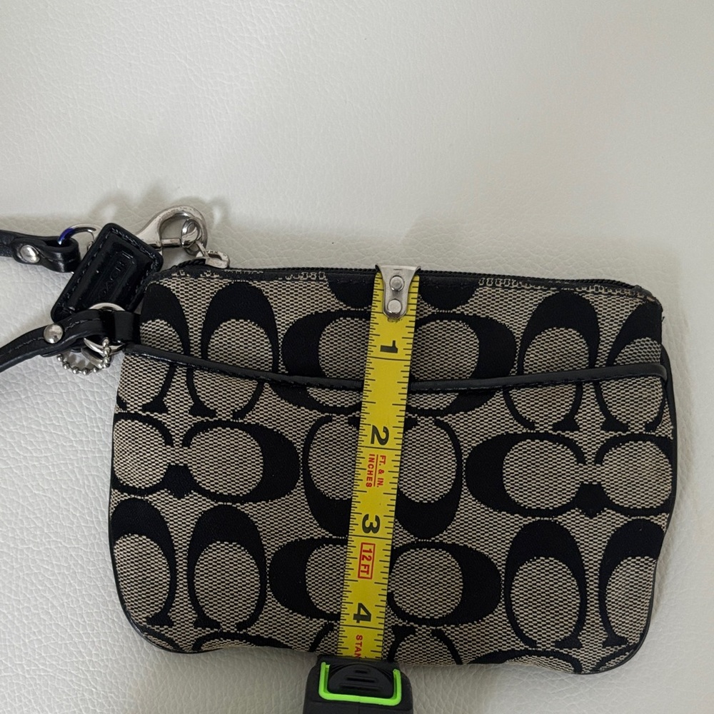 Coach Monogram Canvas Wristlet Black and tan Signature
( PREOWNED) - Picture 5 of 11